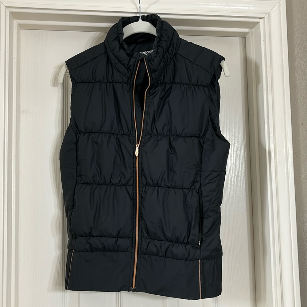 Brooks run vest with rose gold accents S